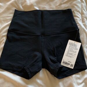 lululemon align high rise short 4”. NWT!